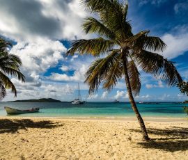 Caribbean beach 7688380 1920