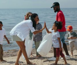 Family and Multigenerational Travel pexels ron lach 9034677